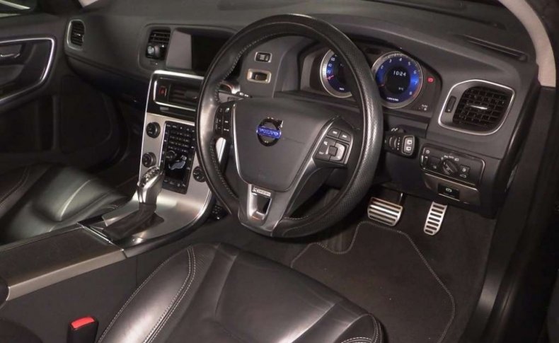 VOLVO V60 R Design 2012