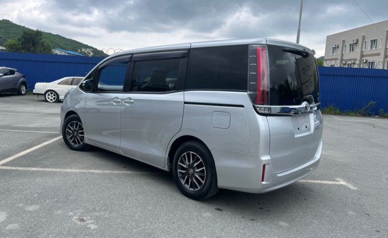 TOYOTA NOAH 2.0 X 2018