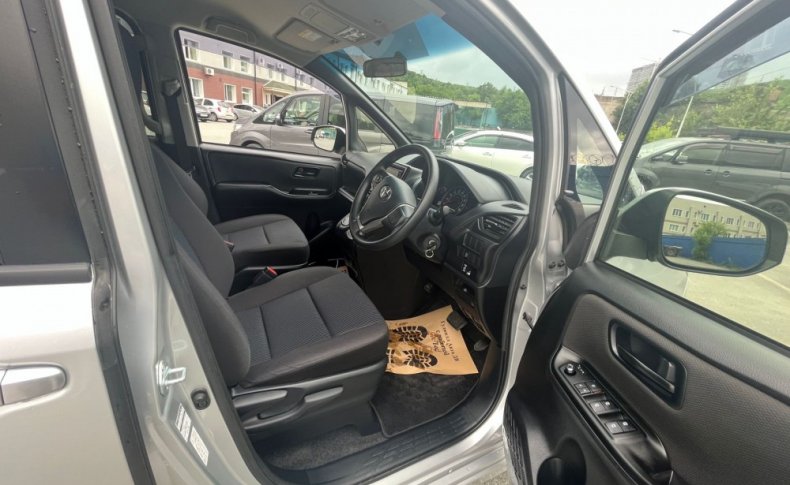 TOYOTA NOAH 2.0 X 2018