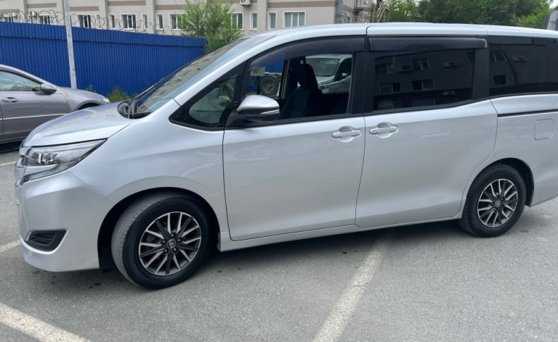 TOYOTA NOAH 2.0 X 2018
