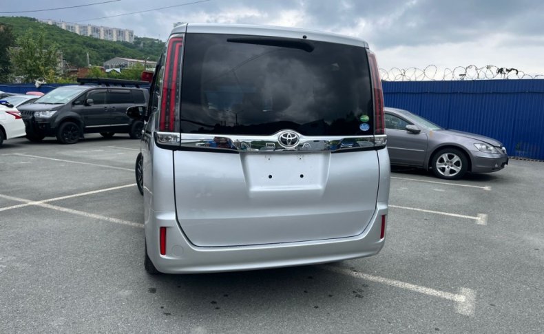 TOYOTA NOAH 2.0 X 2018
