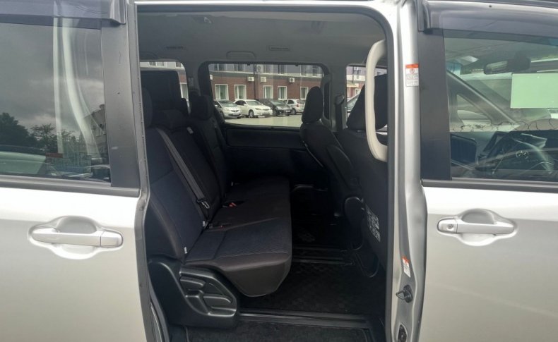 TOYOTA NOAH 2.0 X 2018