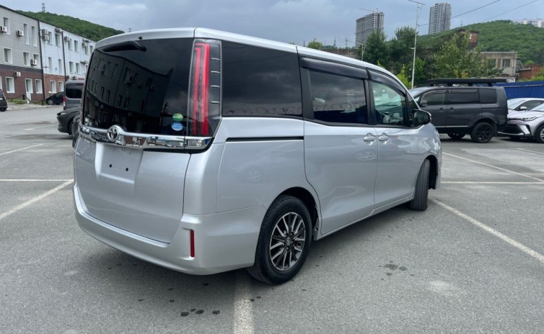 TOYOTA NOAH 2.0 X 2018