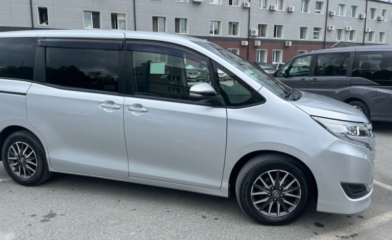 TOYOTA NOAH 2.0 X 2018