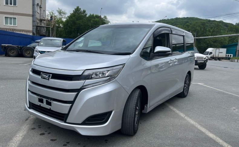 TOYOTA NOAH 2.0 X 2018