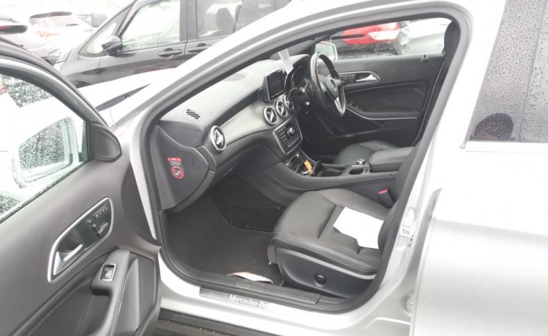 MERCEDES BENZ GLA  2015