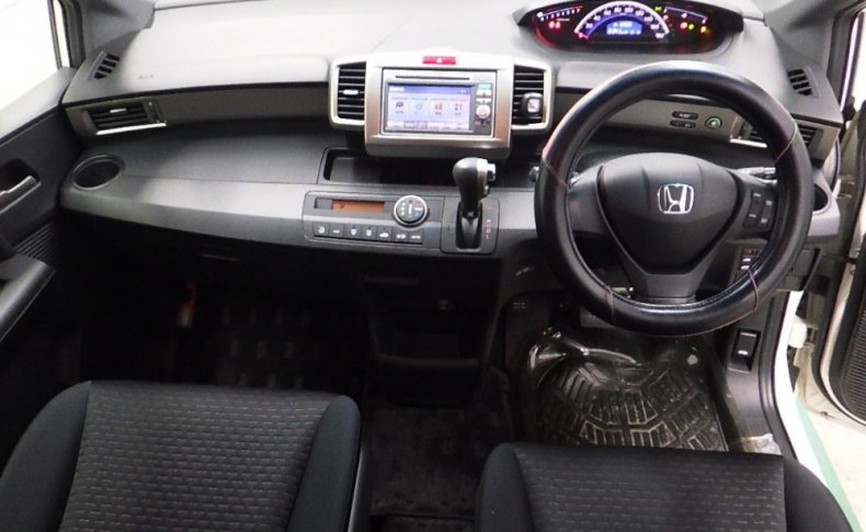 HONDA FREED SPIKE G Just Selection 2011