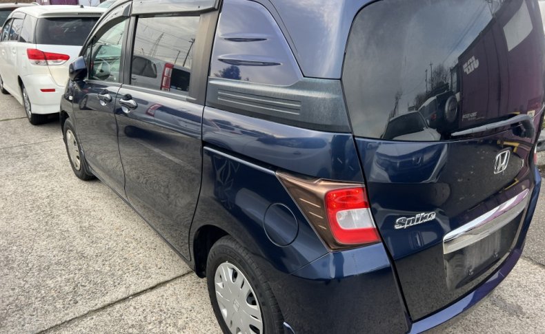 HONDA FREED SPIKE G Just Selection 2011