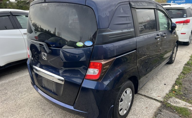 HONDA FREED SPIKE G Just Selection 2011