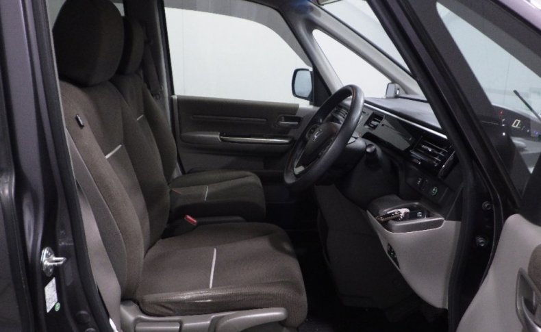 HONDA STEPWGN 4WD G 7seats 2015