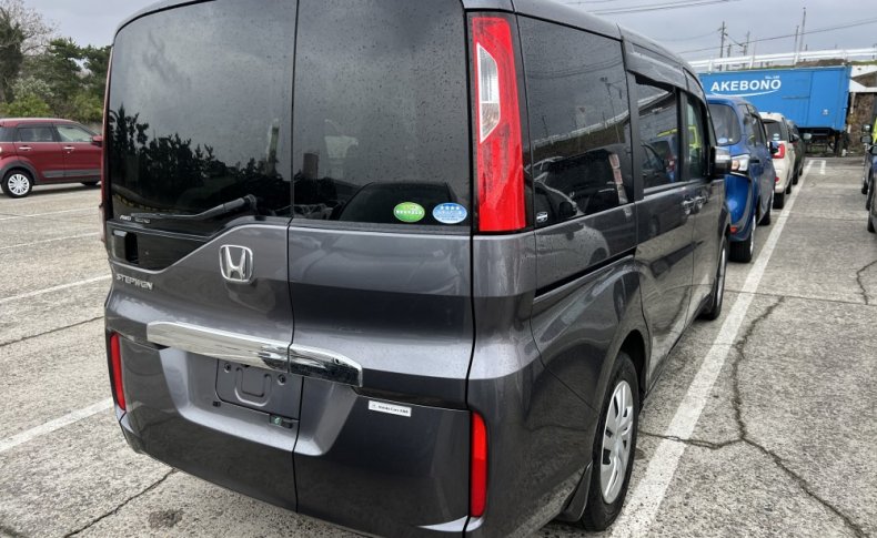 HONDA STEPWGN 4WD G 7seats 2015