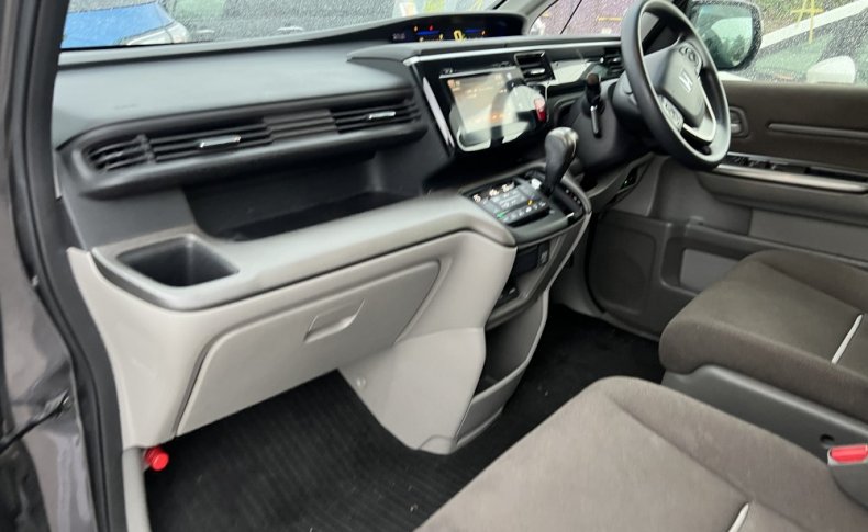 HONDA STEPWGN 4WD G 7seats 2015