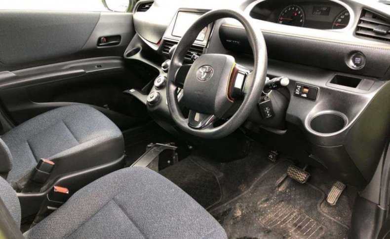 TOYOTA SIENTA X 2015