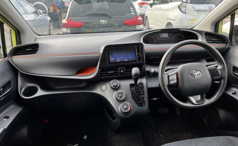 TOYOTA SIENTA X 2015