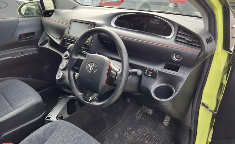 TOYOTA SIENTA X 2015