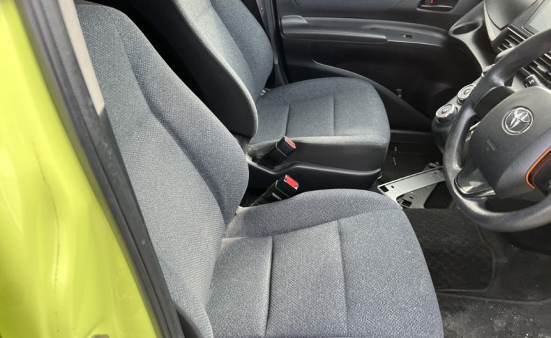TOYOTA SIENTA X 2015