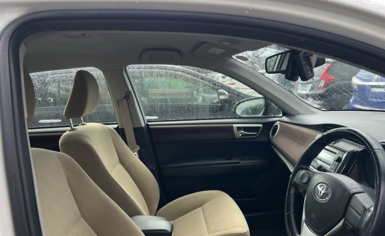 TOYOTA COROLLA AXIO 1.3X G Edition 2012