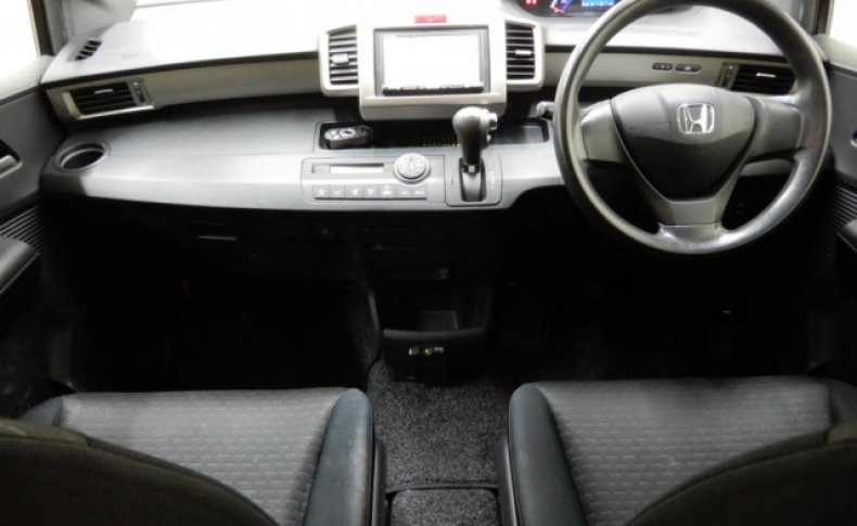 HONDA FREED SPIKE G Just Selection 2010