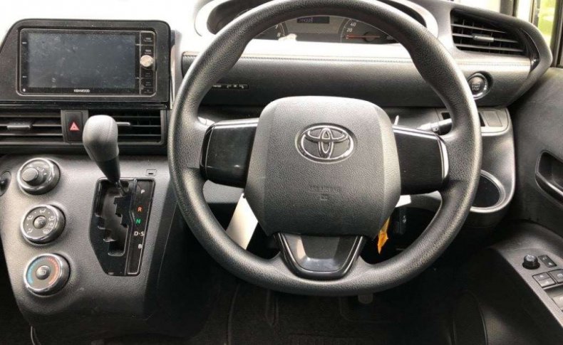 TOYOTA SIENTA X 2015