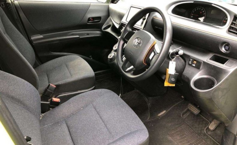TOYOTA SIENTA X 2015