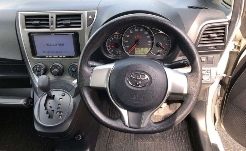TOYOTA RACTIS X 2011