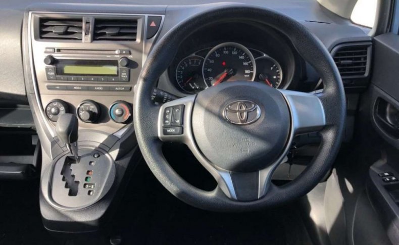 TOYOTA RACTIS X 2011