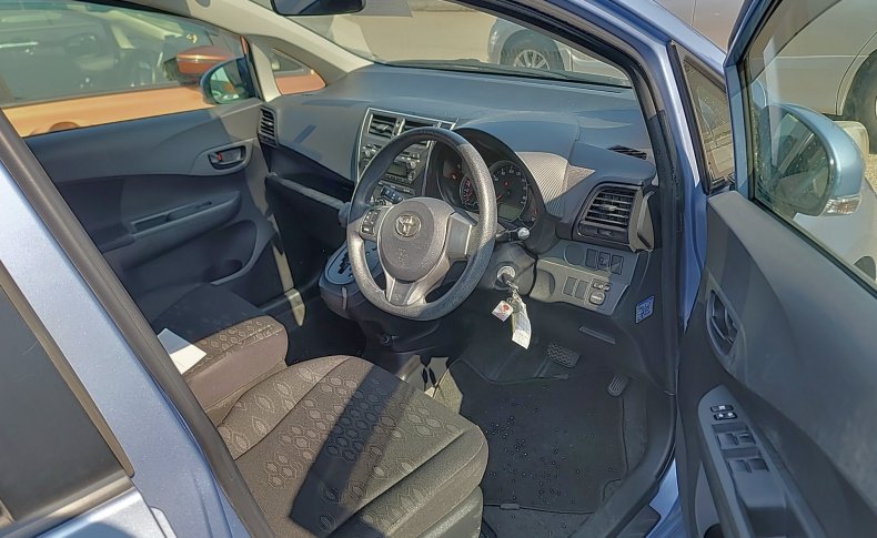 TOYOTA RACTIS X 2011