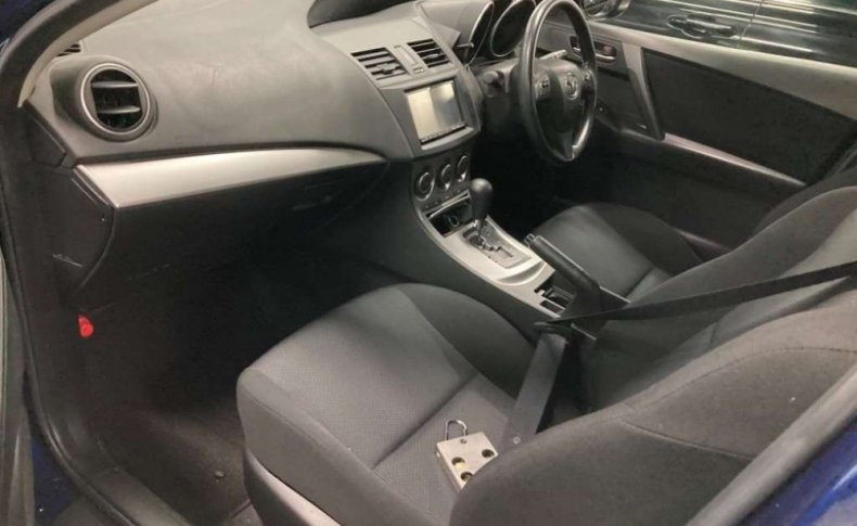 MAZDA AXELA 15C 2011