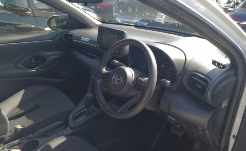 TOYOTA YARIS X 2020