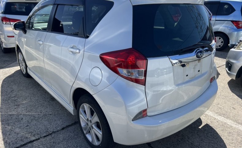 SUBARU TREZIA 1.5i-S 4WD 2011