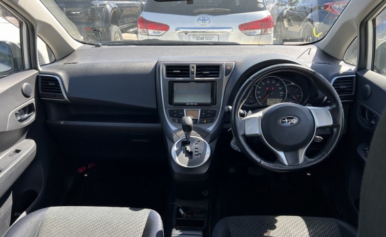 SUBARU TREZIA 1.5i-S 4WD 2011