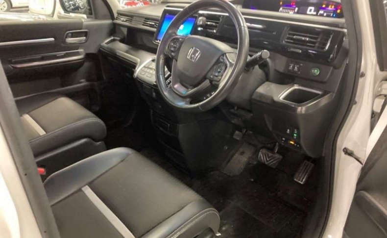 HONDA STEPWGN COOL SPIRIT HONDA SENSING 2018