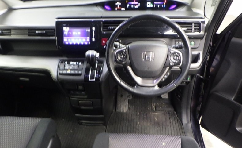 HONDA STEPWGN 7seats 2015