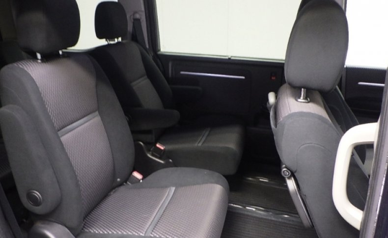 HONDA STEPWGN 7seats 2015
