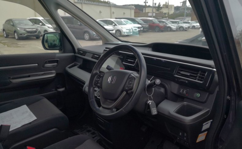 HONDA STEPWGN 7seats 2015