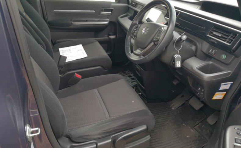 HONDA STEPWGN 7seats 2015