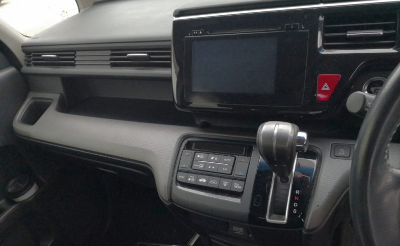 HONDA STEPWGN 7seats 2015