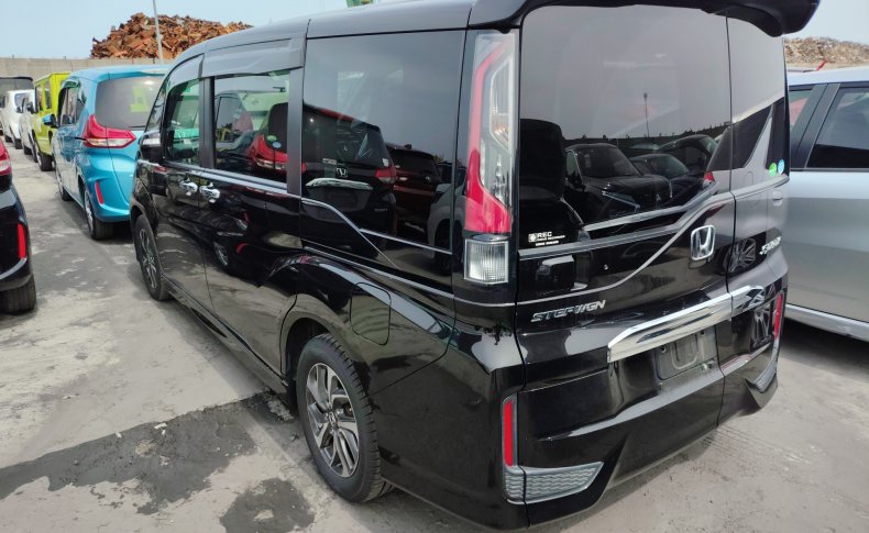 HONDA STEPWGN 8seats 2015