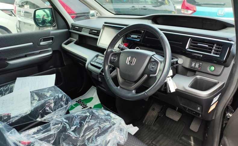 HONDA STEPWGN 8seats 2015