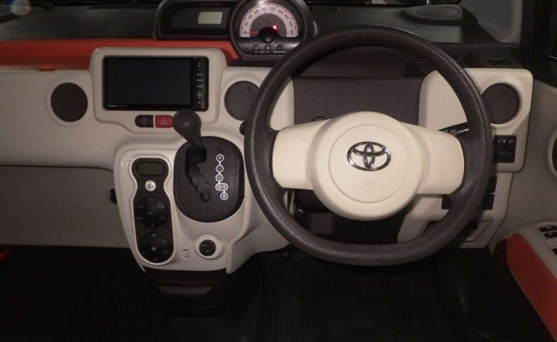 TOYOTA SPADE F 2014