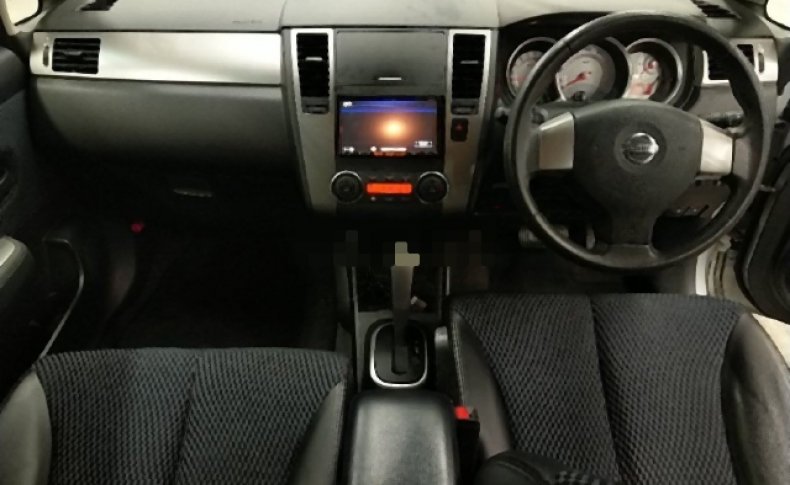 NISSAN TIIDA  2011