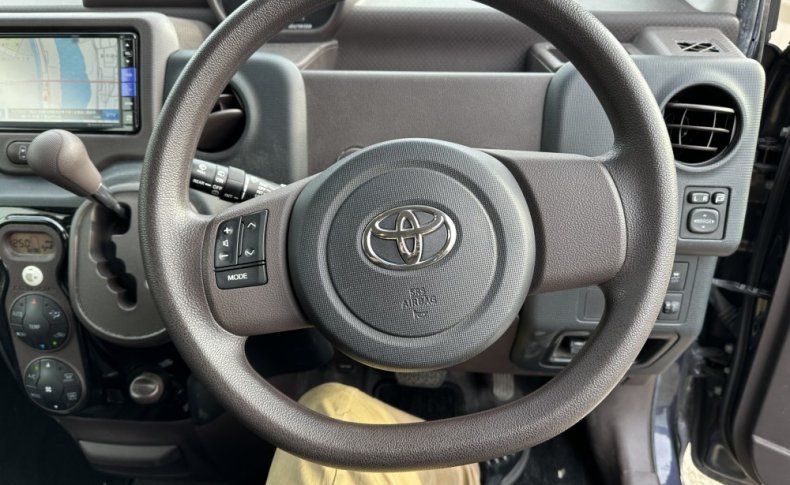TOYOTA SPADE F 2013