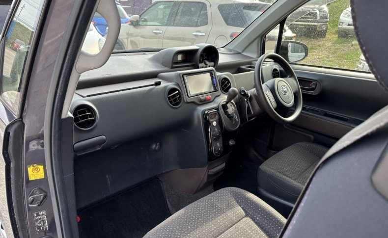TOYOTA SPADE F 2013