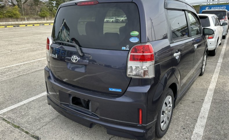 TOYOTA SPADE F 2013