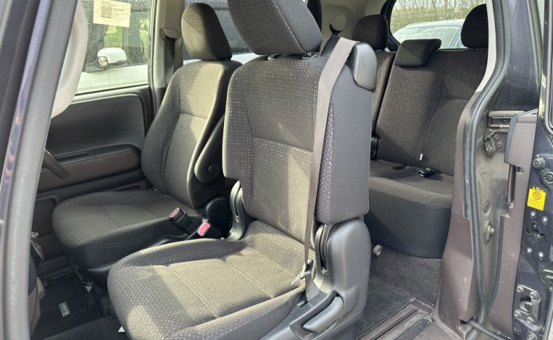TOYOTA SPADE F 2013