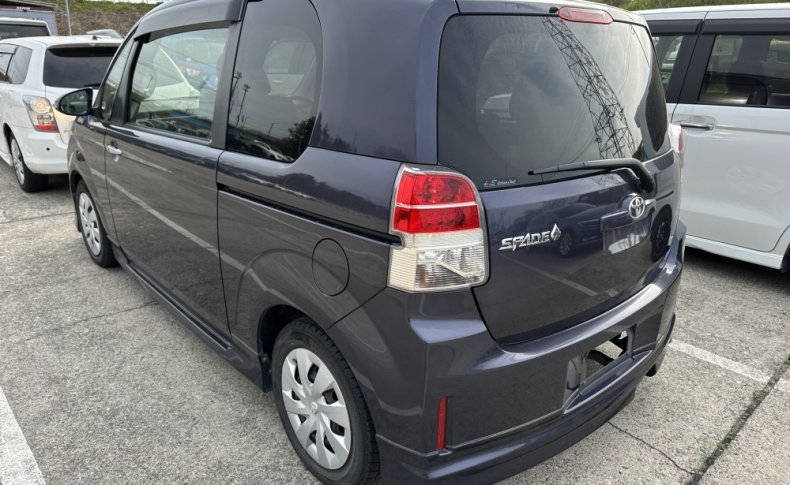 TOYOTA SPADE F 2013