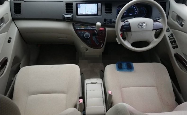 TOYOTA ISIS G 2011
