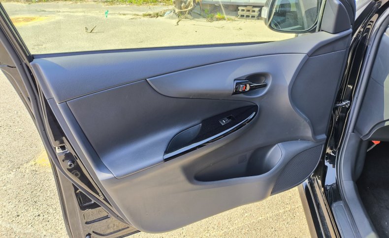 TOYOTA COROLLA FIELDER X202 2011