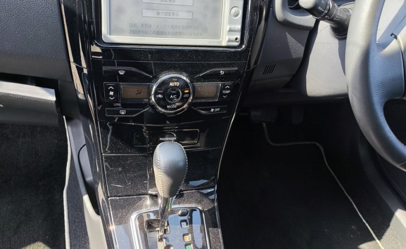 TOYOTA COROLLA FIELDER X202 2011