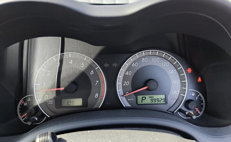 TOYOTA COROLLA FIELDER X202 2011